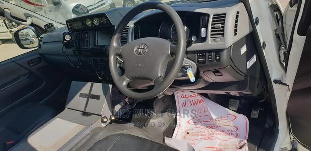 Toyota HiAce 2015 - thumbnail 2