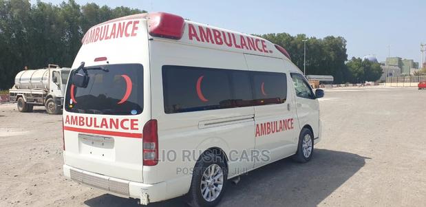 Toyota HiAce 2015 - main view