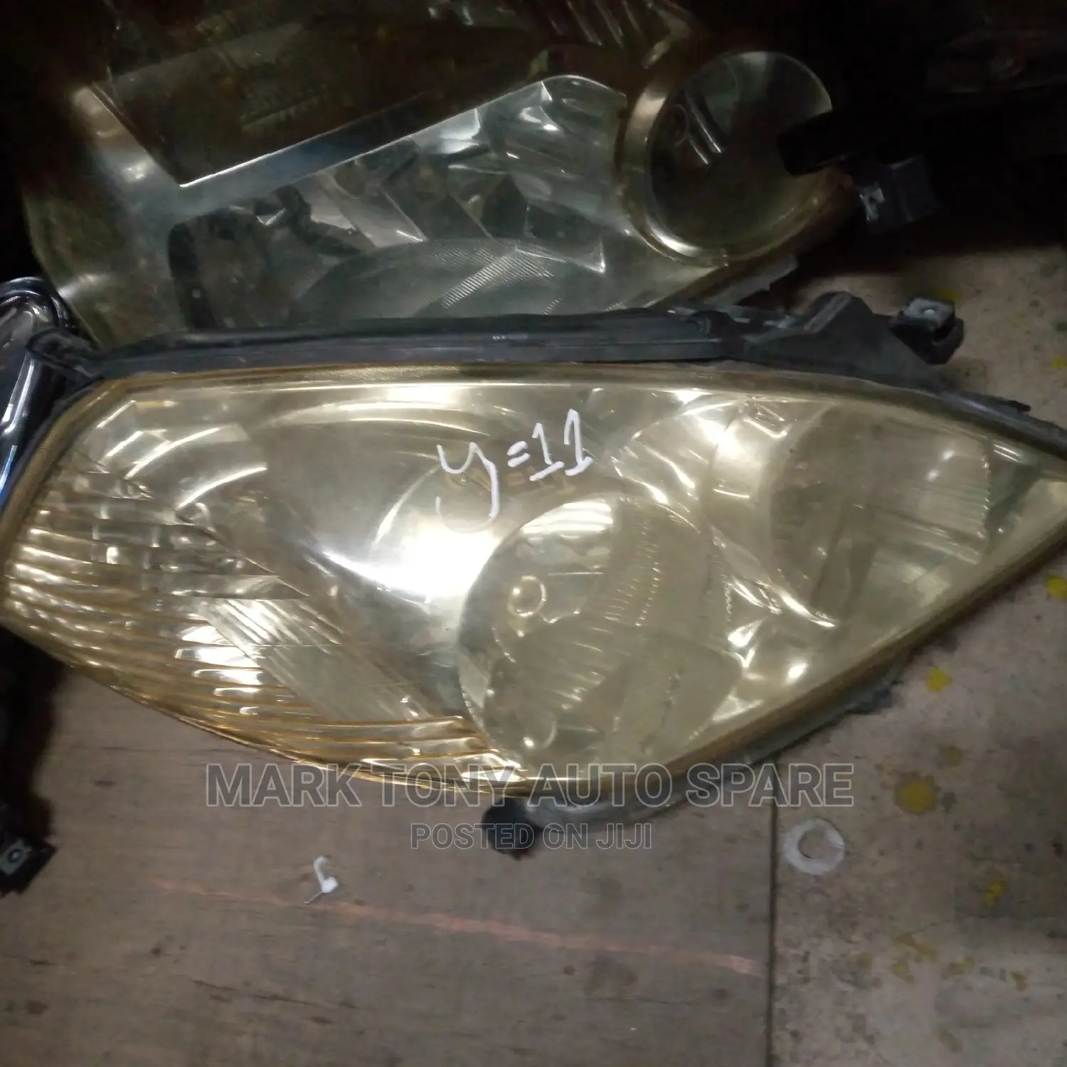 Y11 Wingroad Headlight