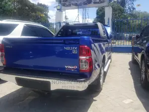 Toyota Hilux 2014 Blue