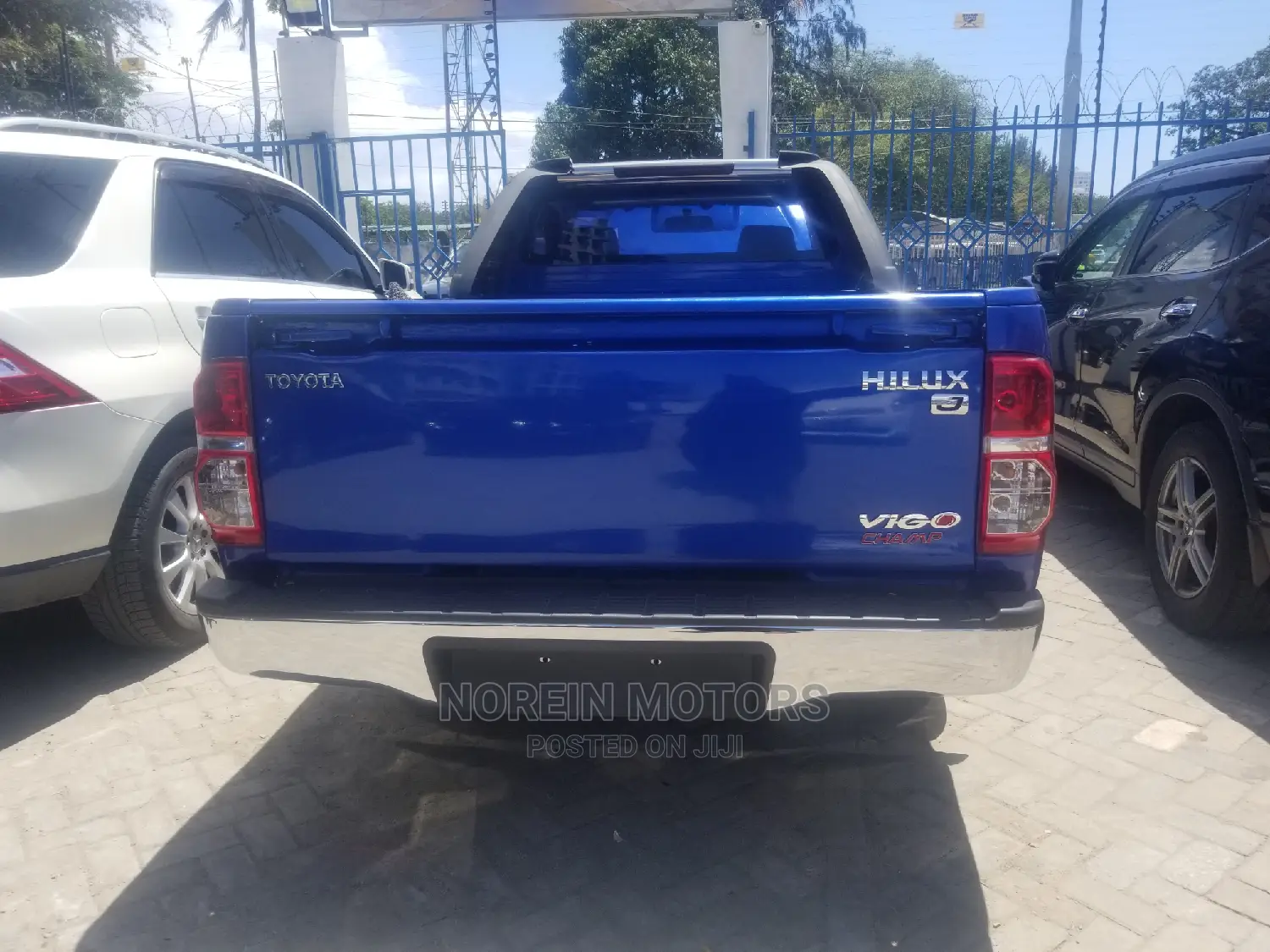 Toyota Hilux 2014 Blue