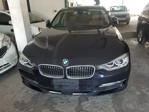 BMW 320i 2014 SV Premium Black