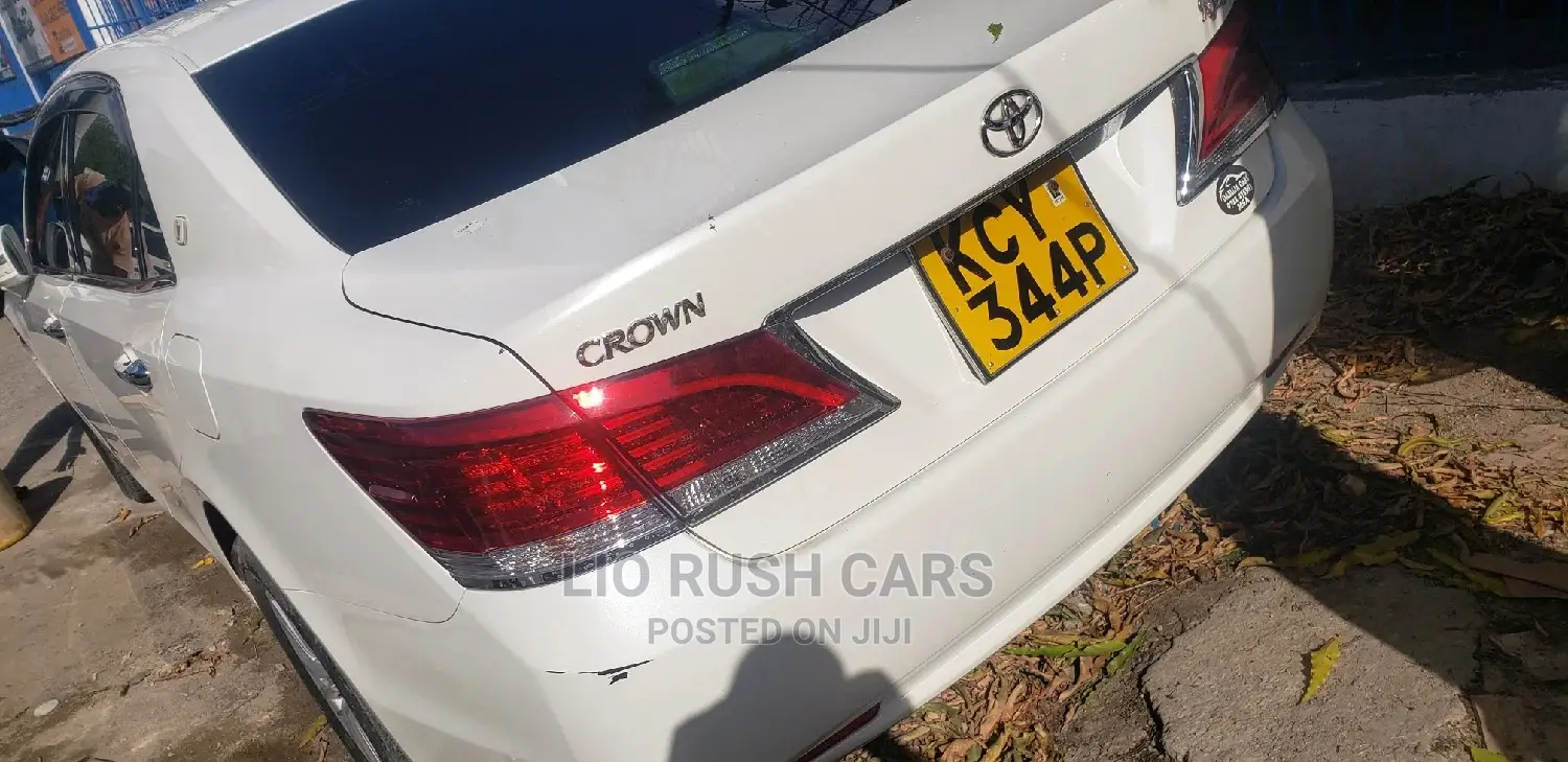 Toyota Crown 2013 White
