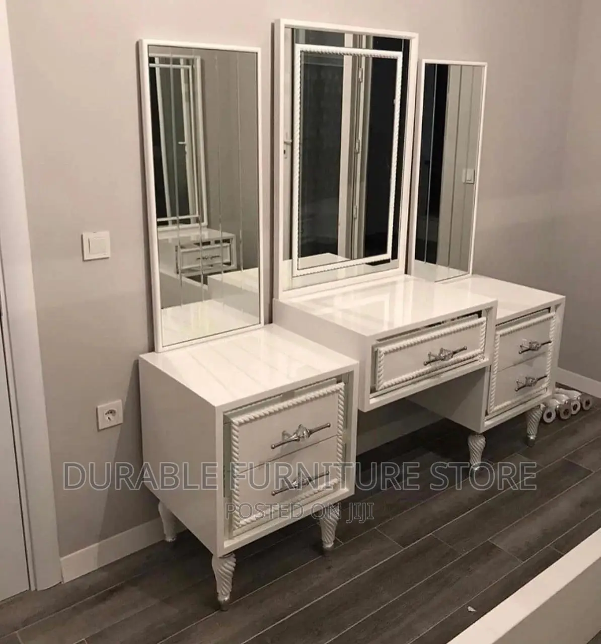 Dressing Mirro