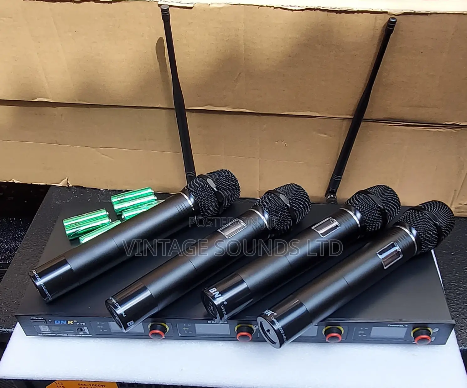 BNK X75 Uhf Wireless Microphone System With 4 Microphones
