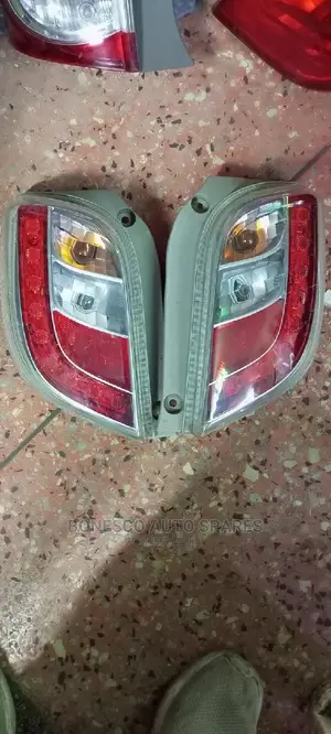 Daihatsu Mira Taillights/ Backlights/ Rear Lights Assembly