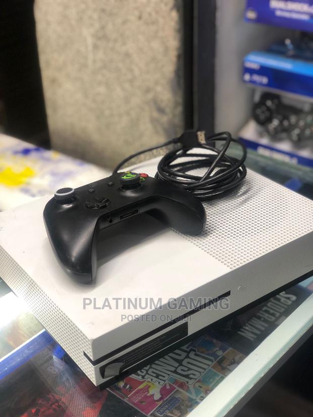 Xbox One S Ex-Uk - main view