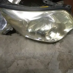 Noah 2010 Headlight New