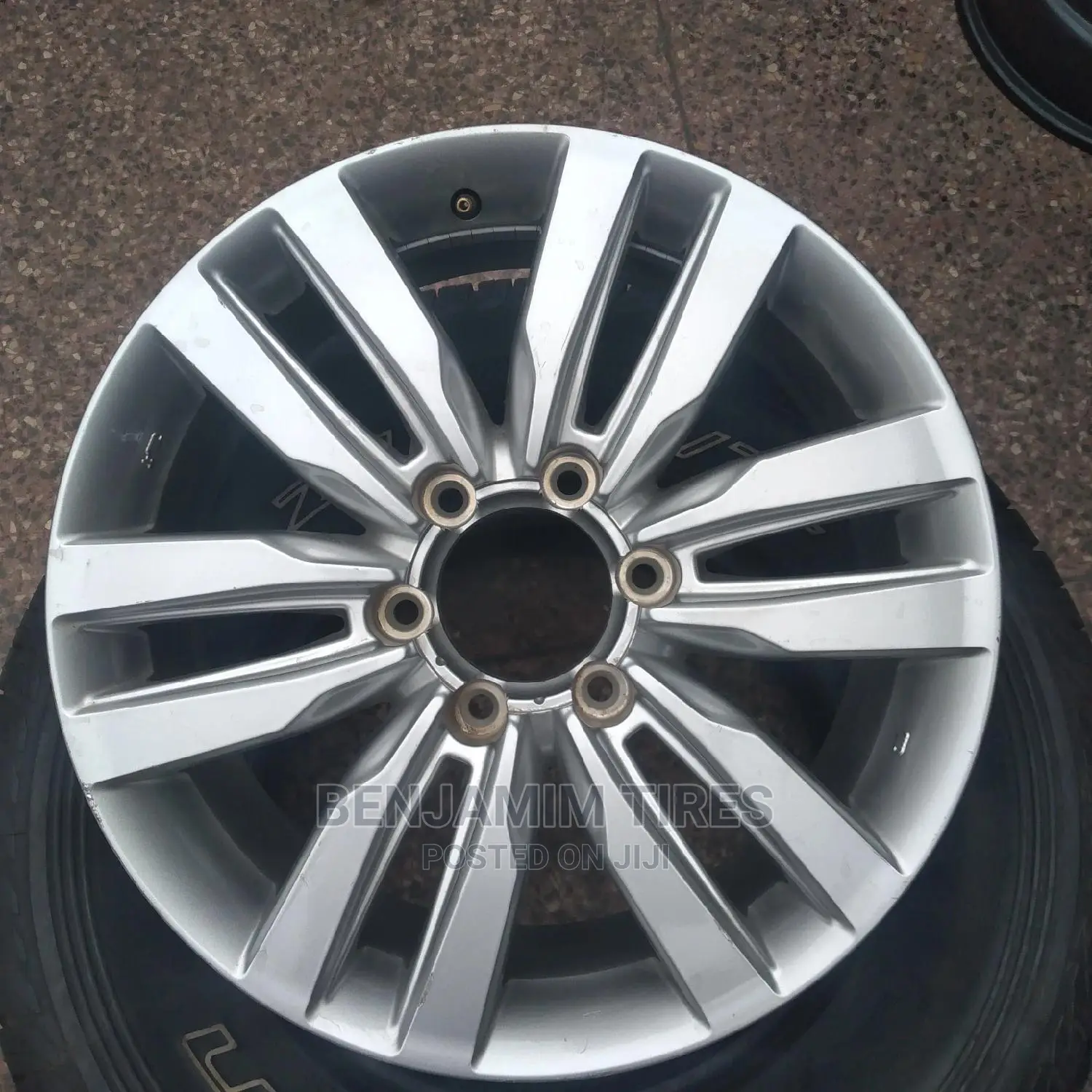 Original Rim Size 18 Inch for Isuzu Mux.
