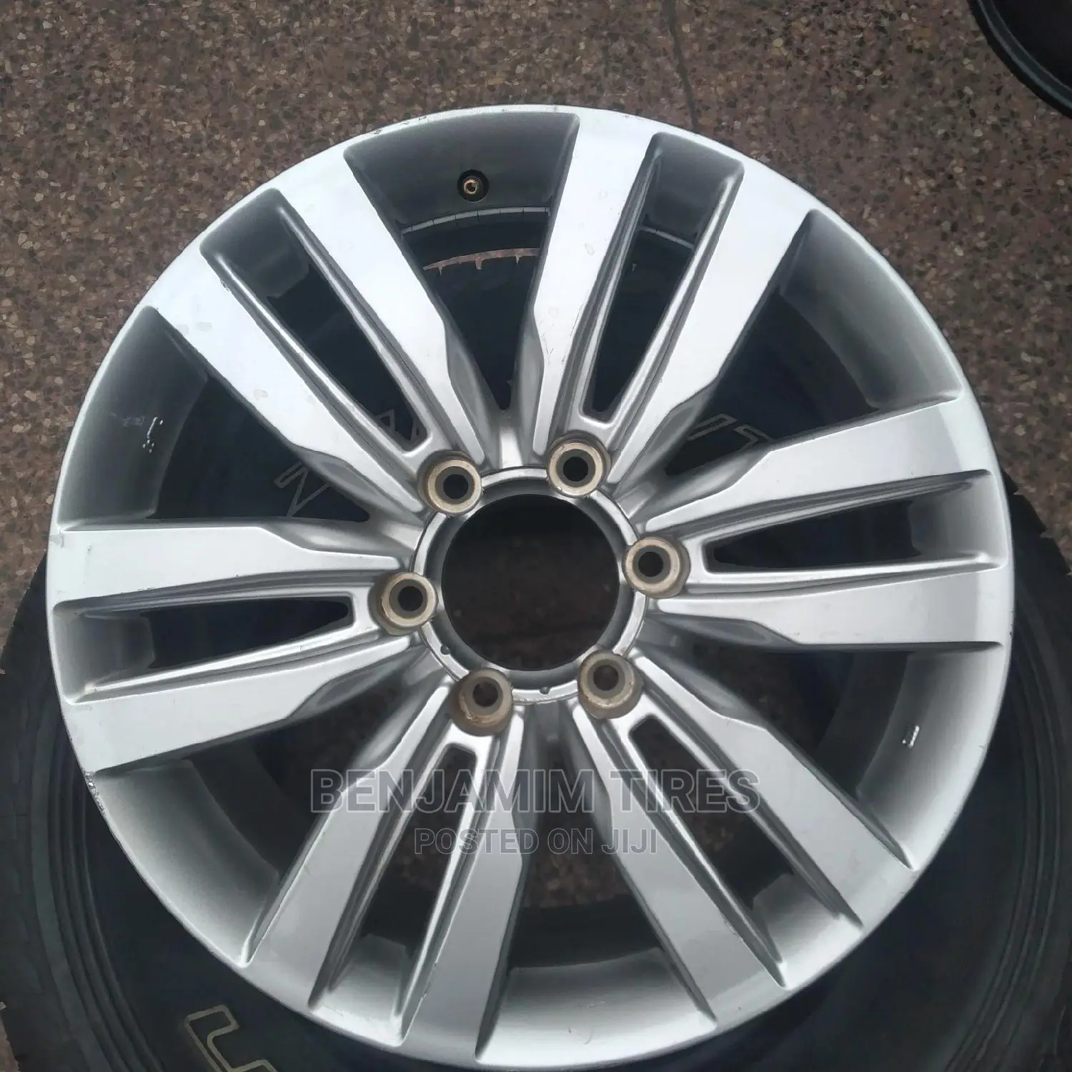 Original Rim Size 18 Inch for Isuzu Mux.