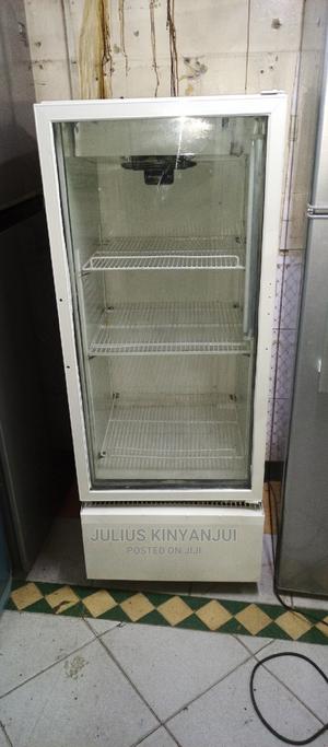 Medium Showcase Fridge - main view