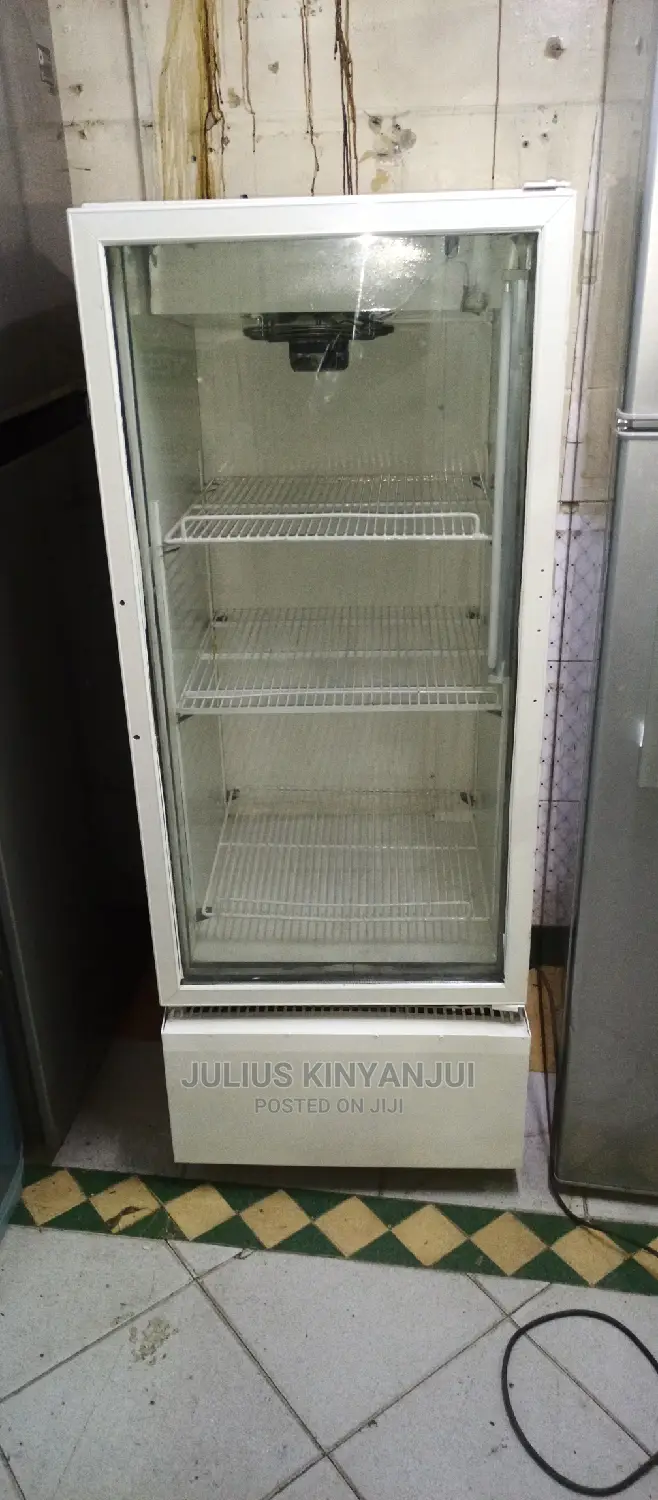 Medium Showcase Fridge