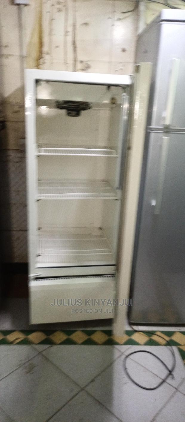 Medium Showcase Fridge - thumbnail 3