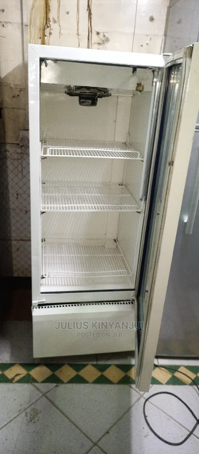 Medium Showcase Fridge