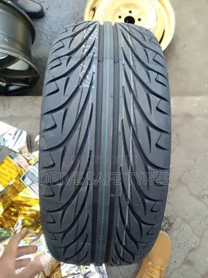 245/40 R18 Kenda Kaiser Tyre Made in China Ratation