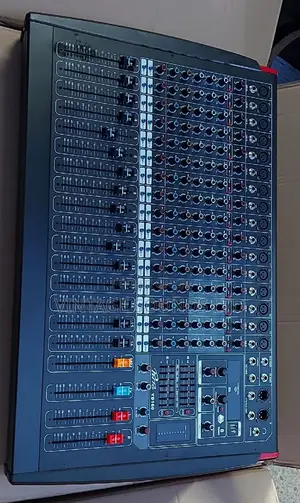 Pev Pro 16channel Powered Mixer