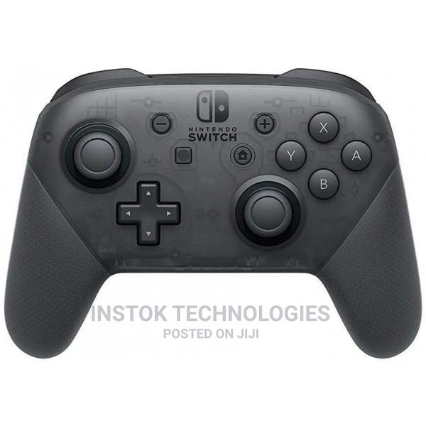 Nintendo Switch PRO Controller - main view