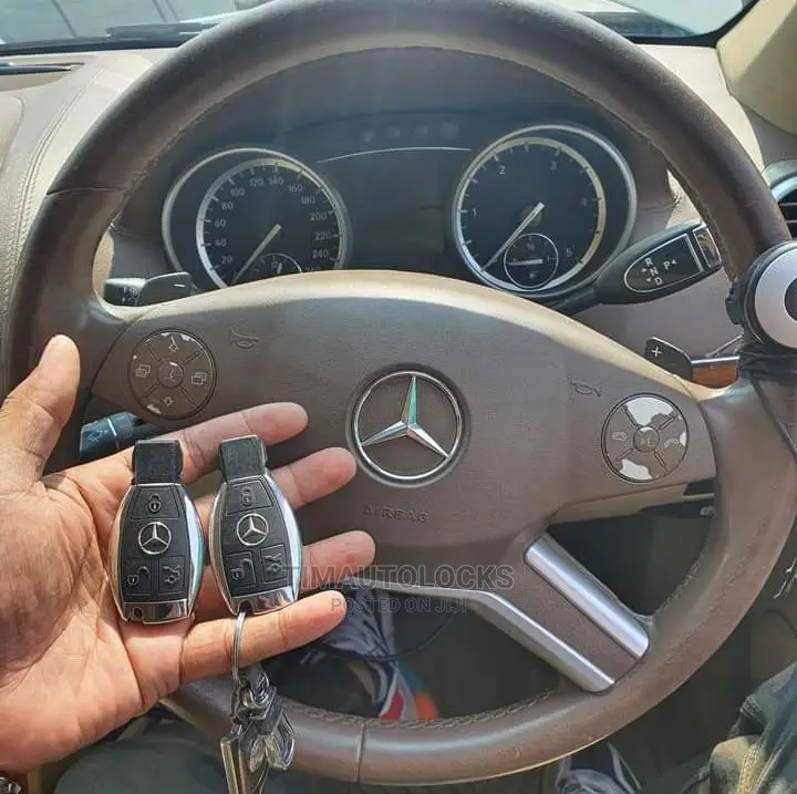 Mercedes Benz Keyless Go Remote/Lost Key in Upperhill Vehicle Parts