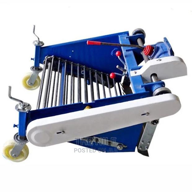 Small Potato Harvester - thumbnail 4
