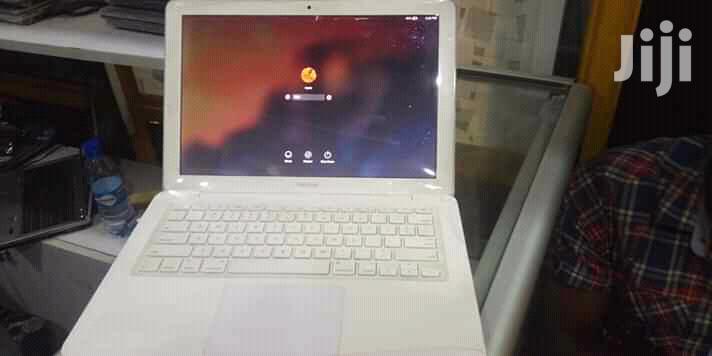 Apple Macbook 14" 320GB HDD 4GB RAM