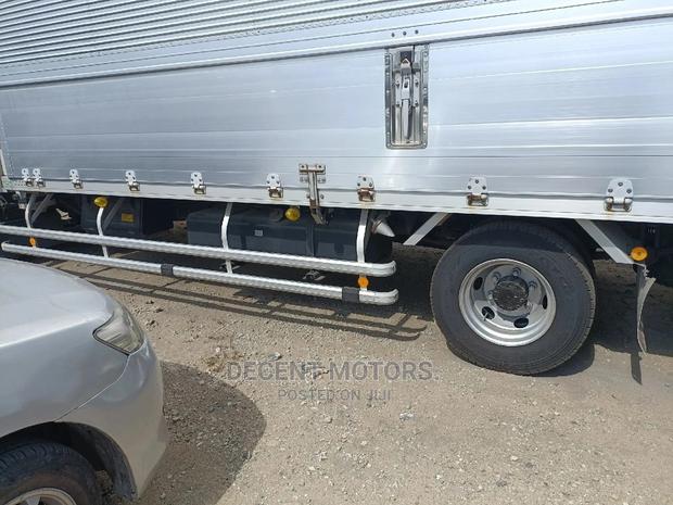 Isuzu Forward Box Body - thumbnail 2