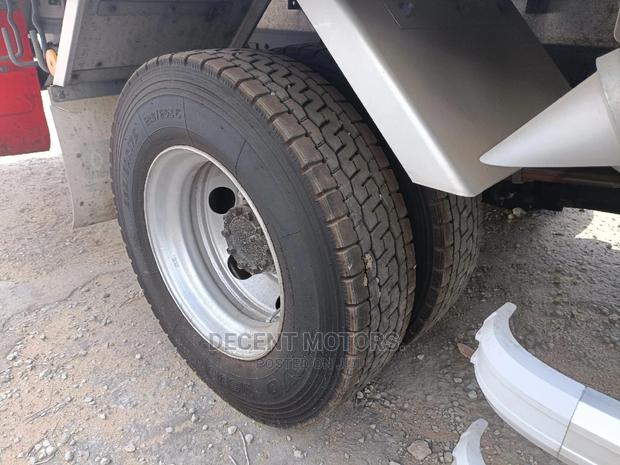 Isuzu Forward Box Body - thumbnail 5