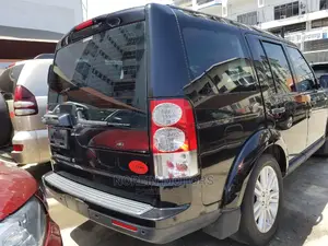 Land Rover Discovery 2014 Matt Black