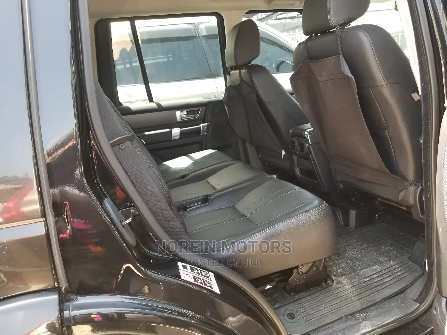 Land Rover Discovery 2014 Matt Black