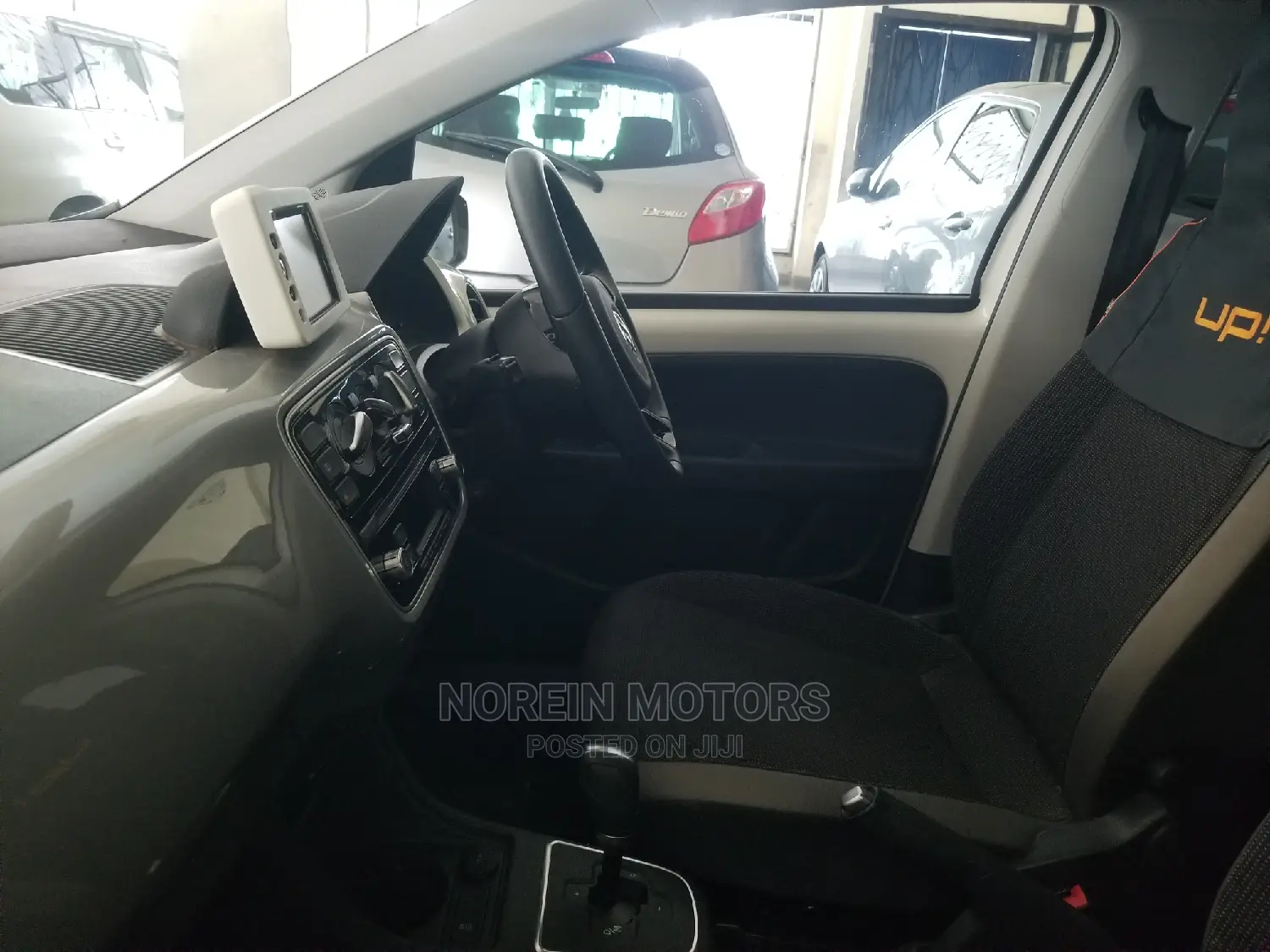 Volkswagen Up 2014 Silver