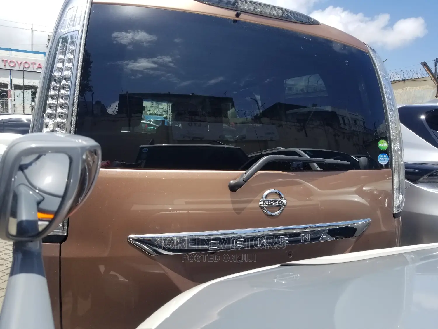 Nissan Serena 2015 Gold