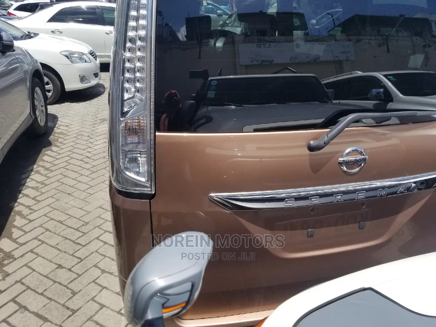 Nissan Serena 2015 Gold