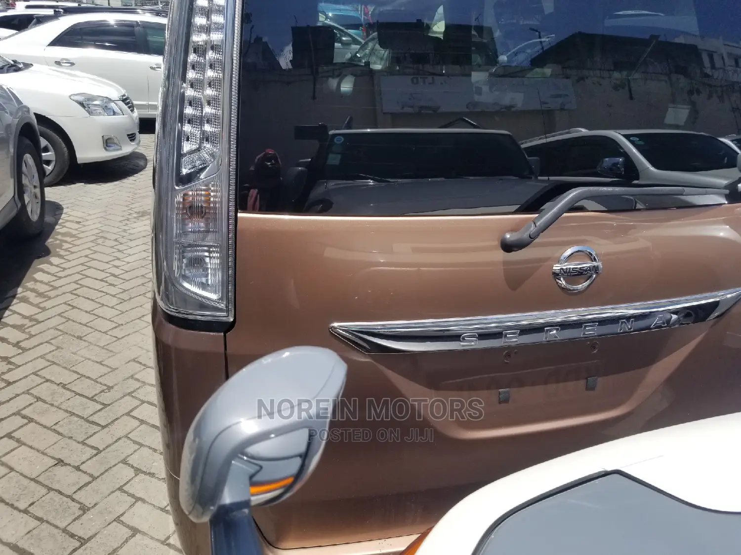 Nissan Serena 2015 Gold