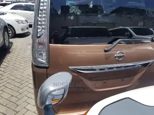 Nissan Serena 2015 Gold