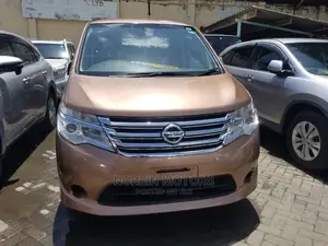 Nissan Serena 2015 Gold