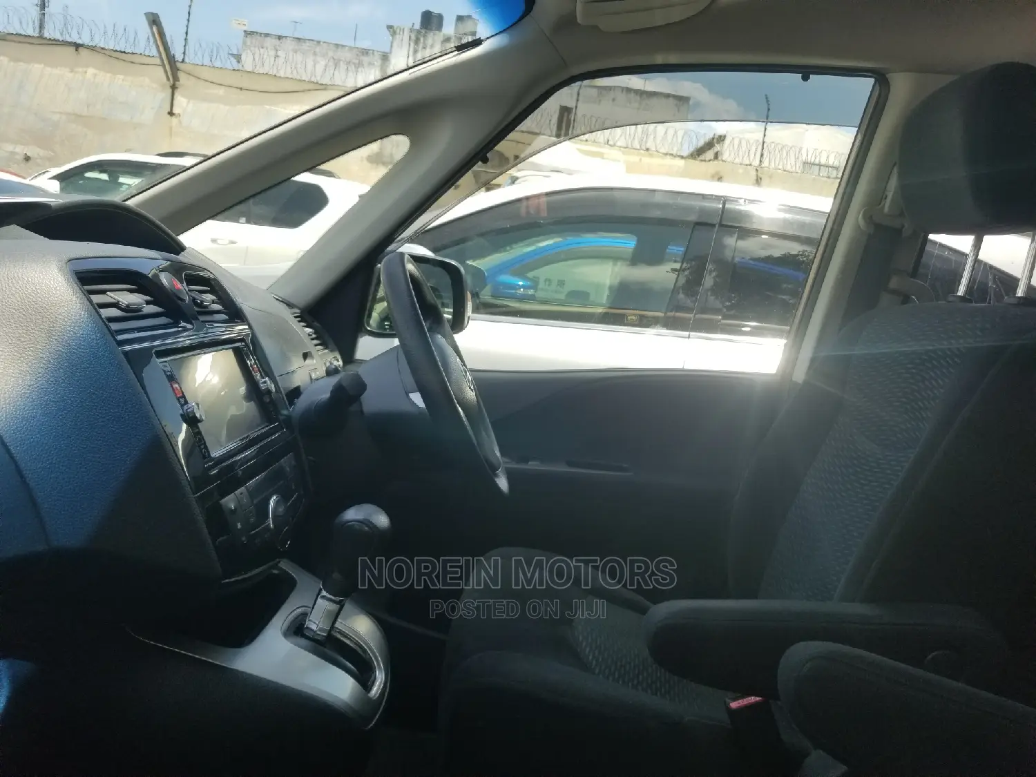 Nissan Serena 2015 Gold
