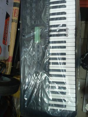 Yamaha Keyboard PSR -E273 - main view