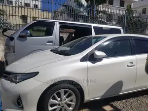 Toyota Auris 2015 Pearl