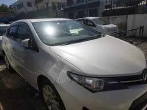 Toyota Auris 2015 Pearl