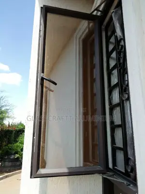 Hanging Windows/Projected Windows