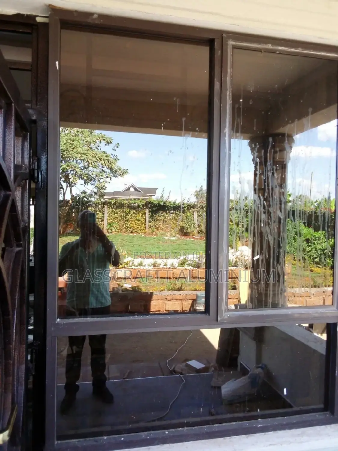 Hanging Windows/Projected Windows