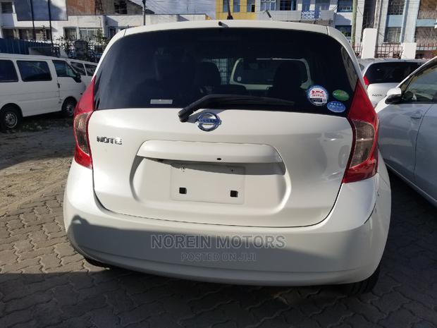 Nissan Note SV Premium 2014 Off White - thumbnail 4