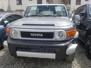 Toyota FJ Cruiser 2015 Gray