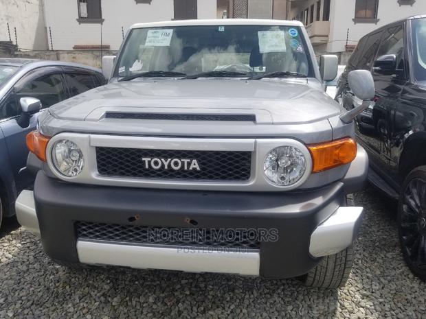 Toyota FJ Cruiser 2015 Gray