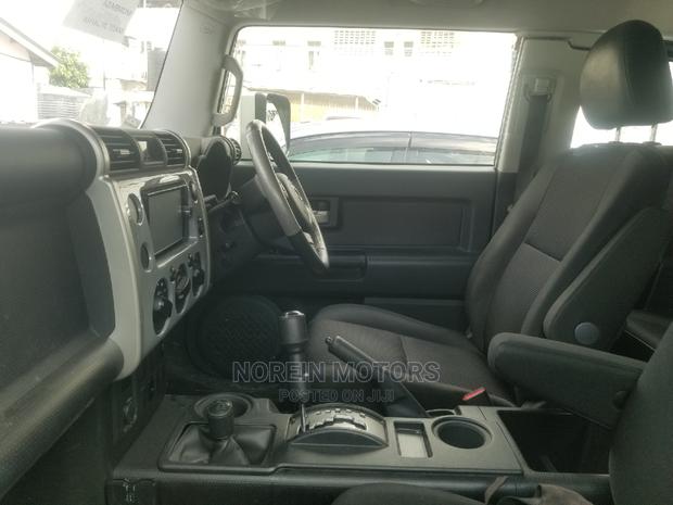 Toyota FJ Cruiser 2015 Gray - thumbnail 7