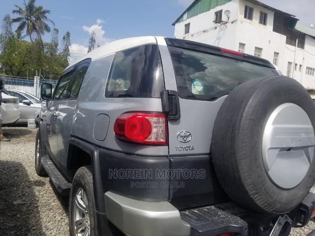 Toyota FJ Cruiser 2015 Gray - thumbnail 6