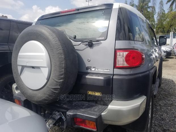 Toyota FJ Cruiser 2015 Gray - thumbnail 5