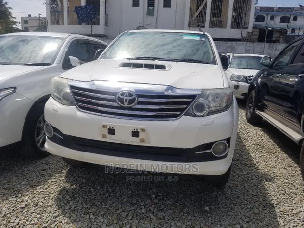 Toyota Fortuner 2014 Off White - main view
