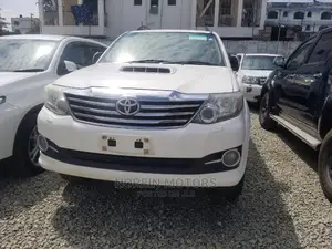 Toyota Fortuner 2014 Off White