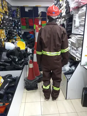 Reflective Overalls With a Reflective Piece Around the Waist