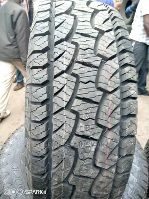 265/70 R 16 Yana Summit Samia Product